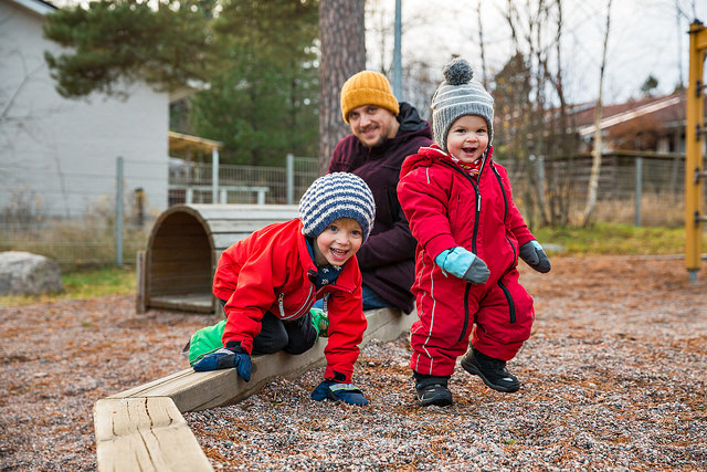 Valtuustoaloite varhaiskasvatushenkilökunnan työvaatehankitojen tukemisesta